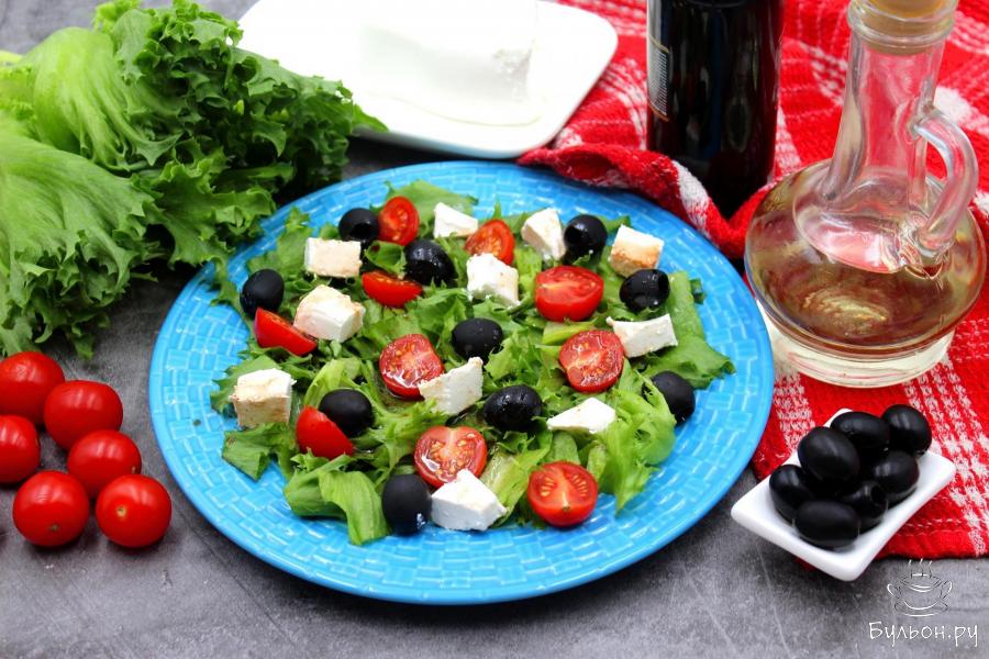 Салат с маслинами и фетой