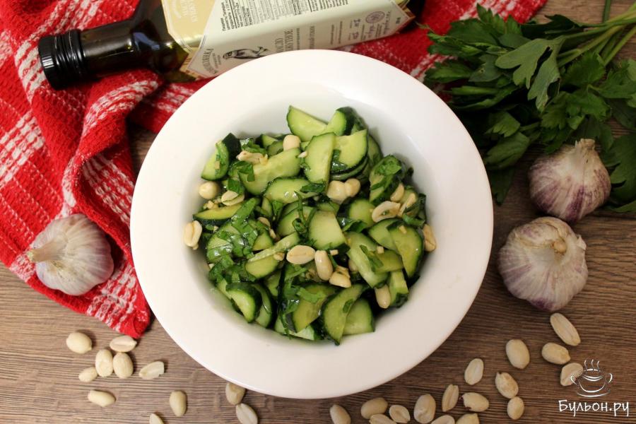 Огуречный салат с арахисом