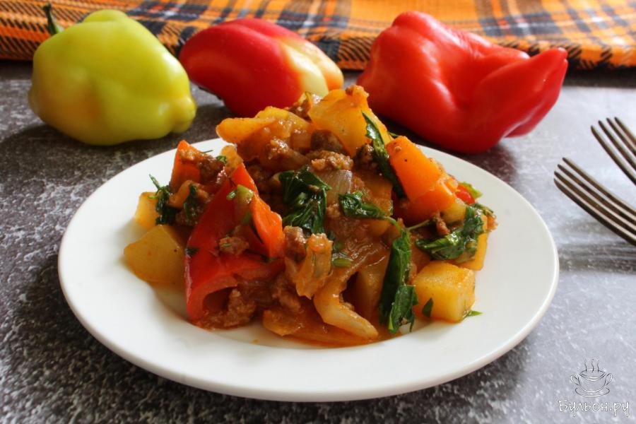 Тушеные овощи с мясным фаршем