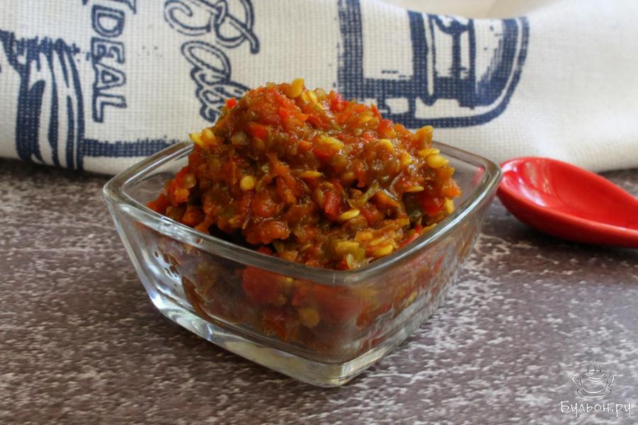 Острый соус из перцев чили и помидоров