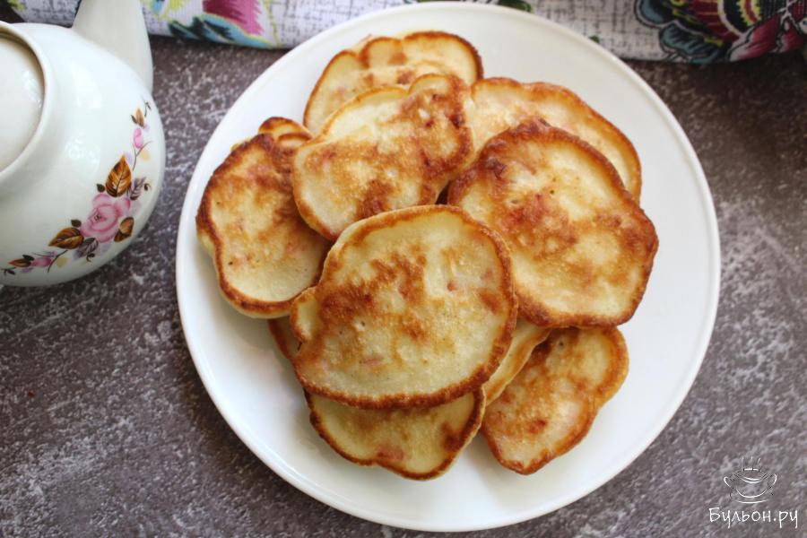 Закусочные оладьи с вареной колбасой