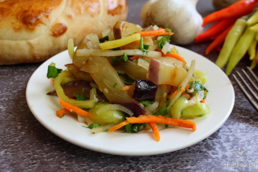 Овощной салат с жареными баклажанами по-корейски