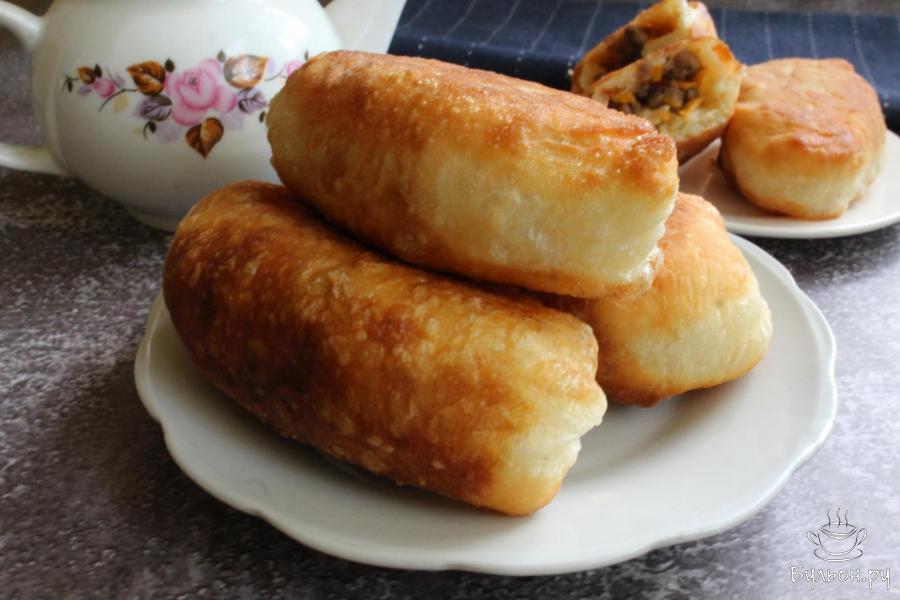 Дрожжевые пирожки с мясным фаршем и овощами