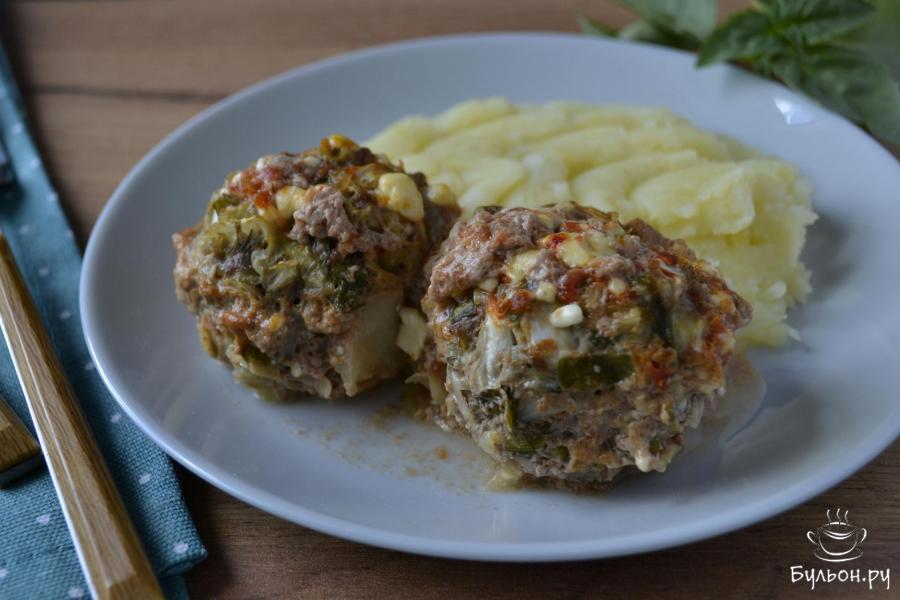 Мясные котлеты с капустой в томатной заливке в духовке