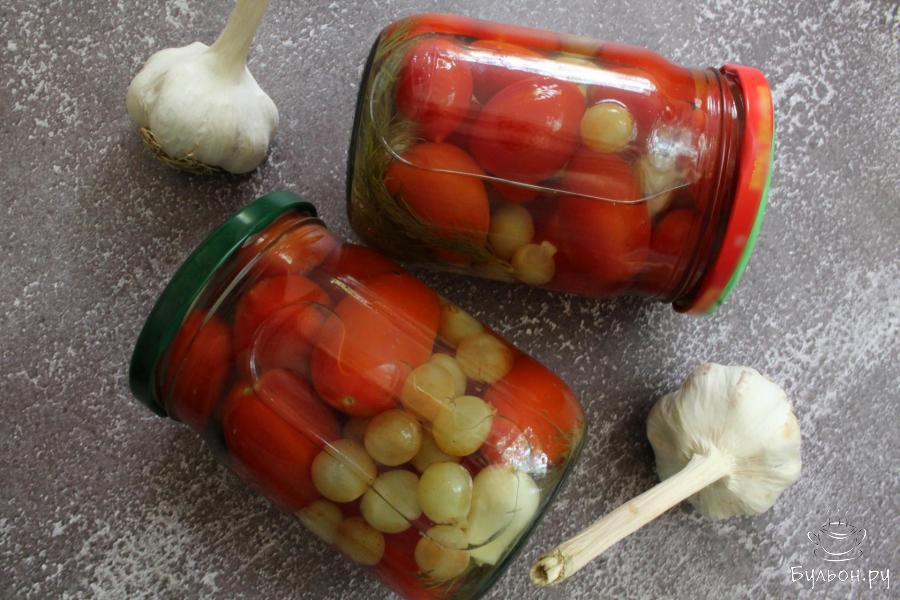 Маринованные помидоры с белым киш-мишом на зиму