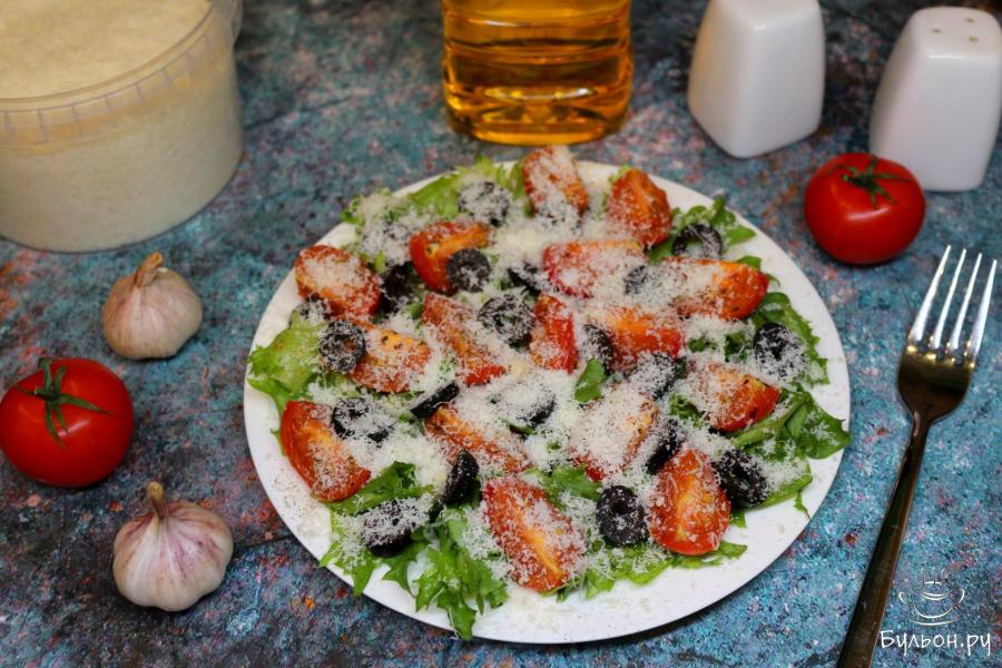 Салат с теплыми помидорами