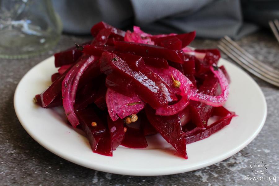 Маринованная свекла с зернами кориандра