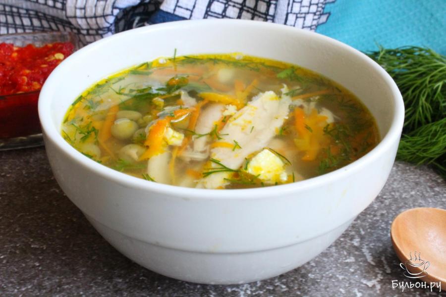 Куриный суп с зеленым горошком