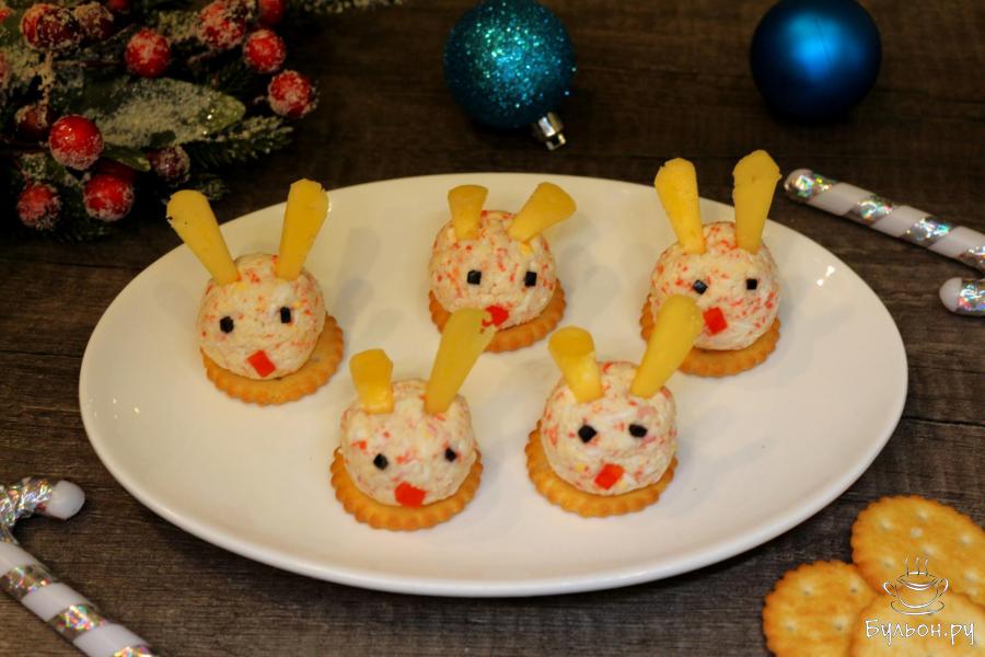 Закуска на крекерах с крабовыми палочками "Кролики"