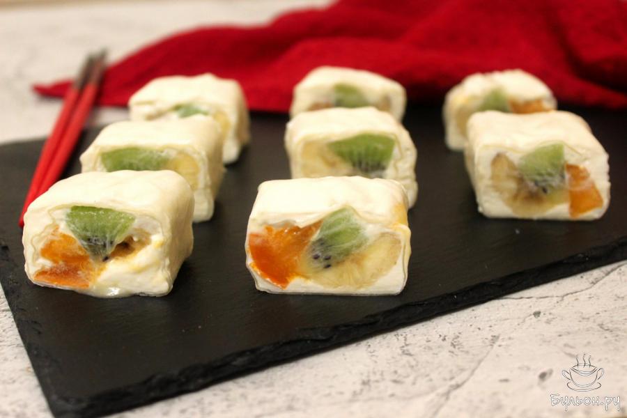 Сладкие роллы с фруктами