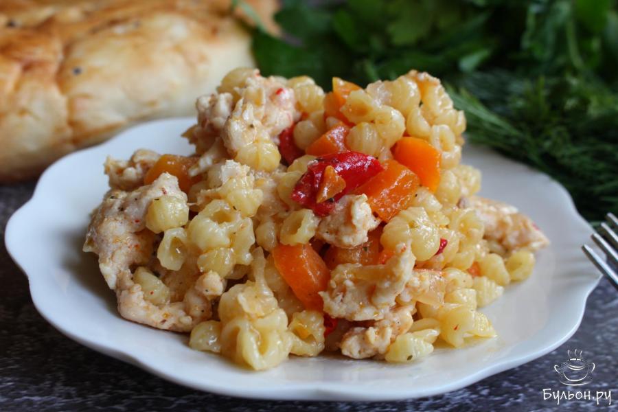 Макароны с куриным фаршем и овощами
