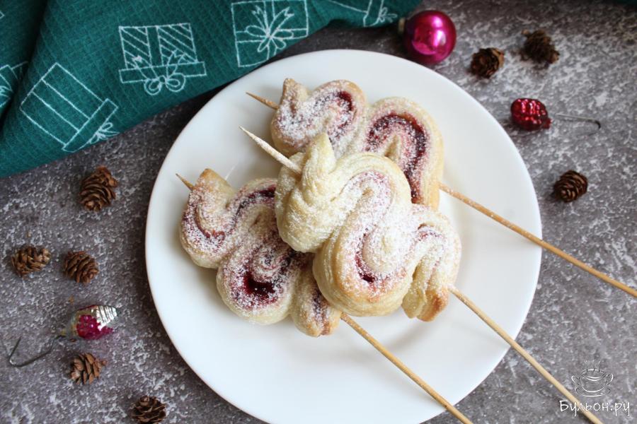 Слойки "Елочки" с джемом из готового слоеного теста