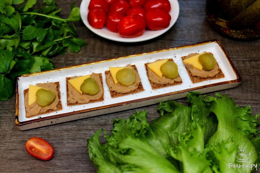Закуска с печеночным паштетом