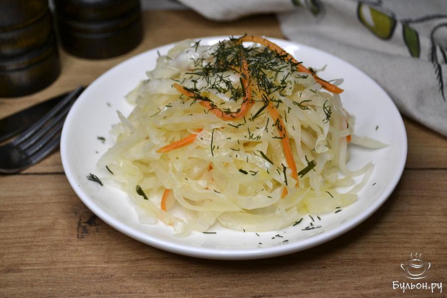 Маринованная капуста с луком, чесноком и уксусом