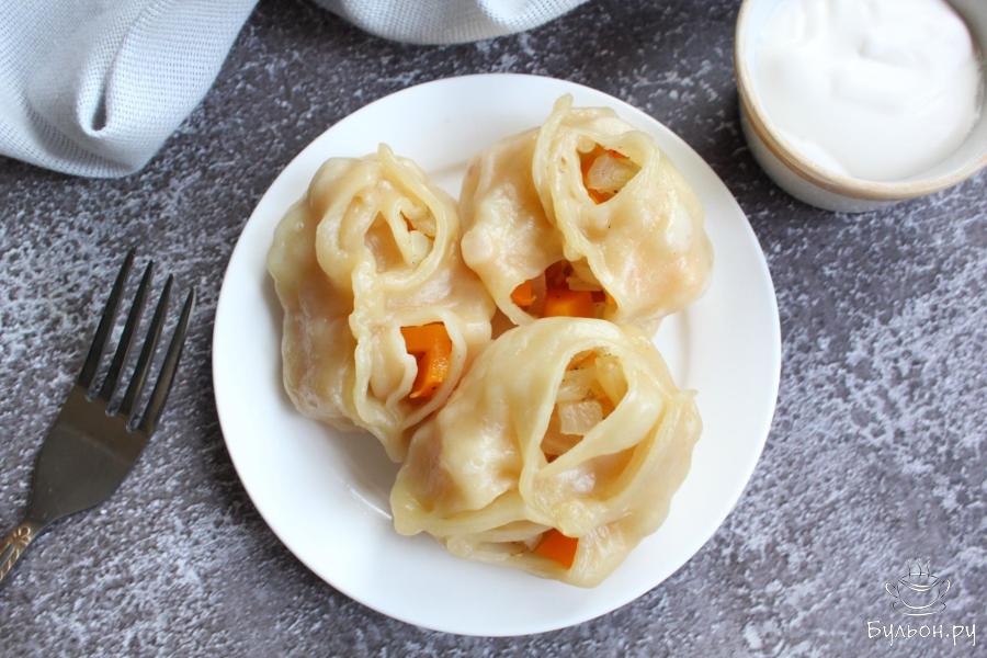 Постные манты с тыквой и луком