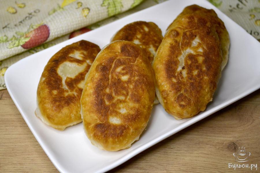 Жареные пирожки из дрожжевого теста с говяжьим сердцем