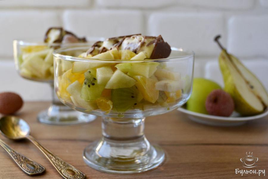 Фруктовый салат с мороженым