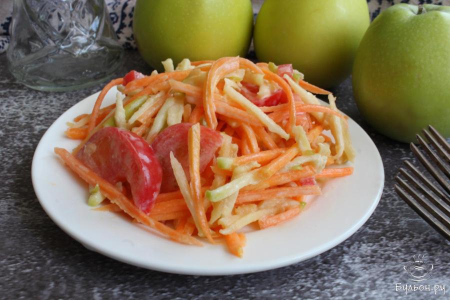 Морковный салат с яблоками и помидорами