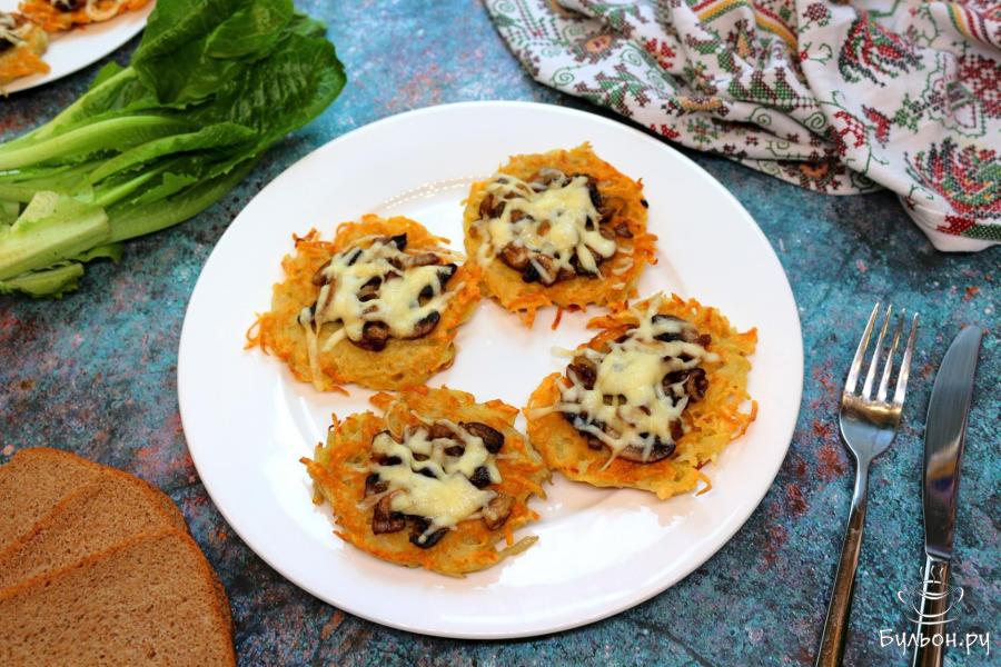 Запеченные драники с грибами и сыром