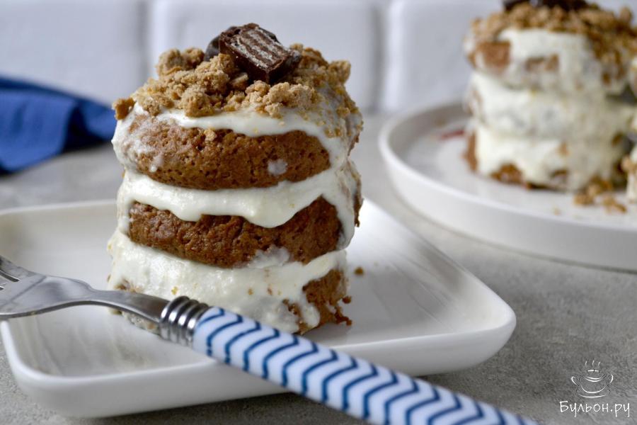 Пирожное из овсяного печенья с творожным кремом