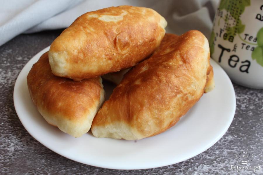 Жареные пирожки с печенкой и овощами