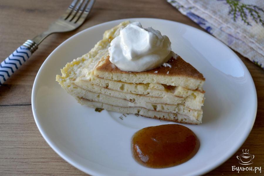 Запеканка из толстых блинов в заливке в сковороде