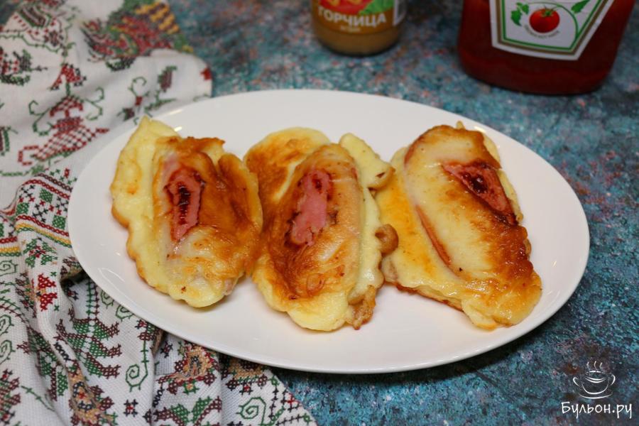 Пирожки с сарделькой, жареные на сковороде