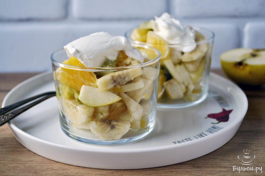 Фруктовый салат с греческим йогуртом