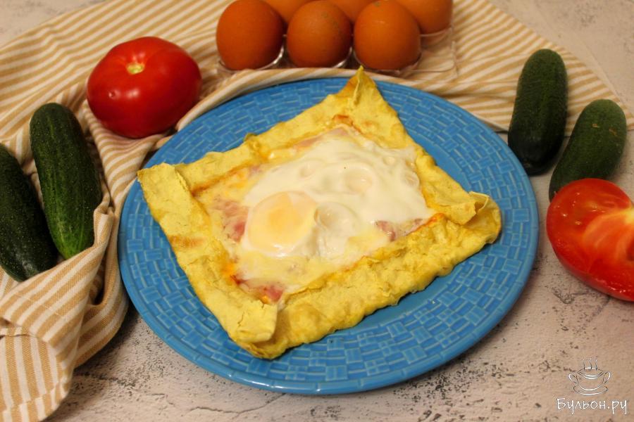 Завтрак с глазуньей в лепешке