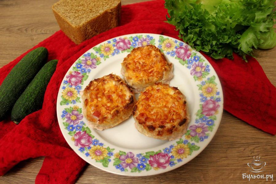 Мясные гнезда с копченой грудинкой и сыром