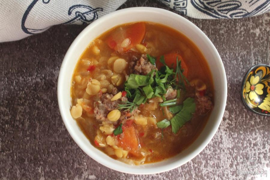 Густой гороховый суп с мясным фаршем и овощами