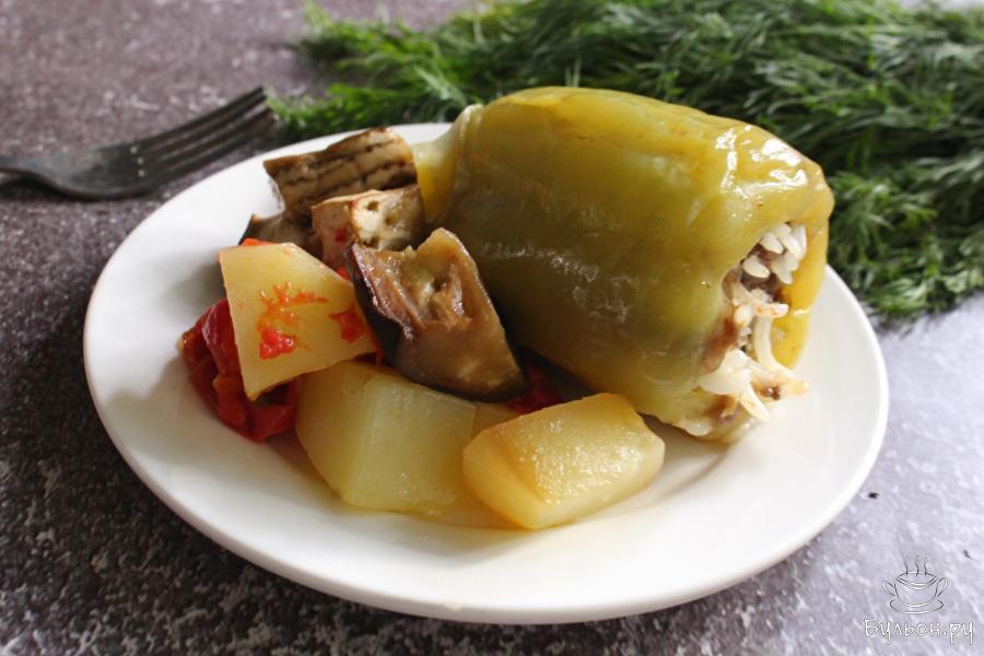 Фаршированные перцы с овощами в фольге в духовке