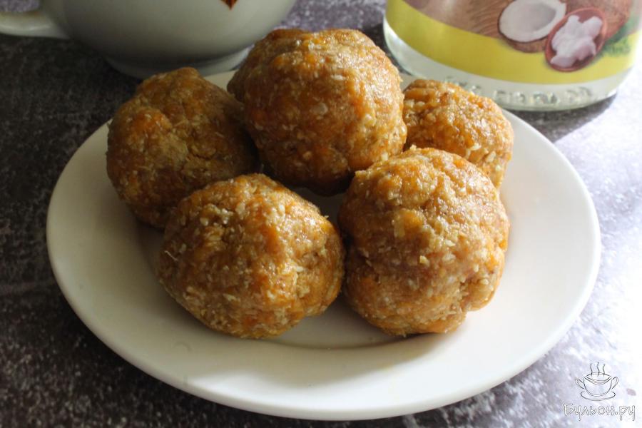 Полезные конфеты из кураги с орехами и кокосовым маслом