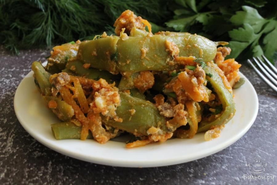 Стручковая фасоль с мясным фаршем и яйцом