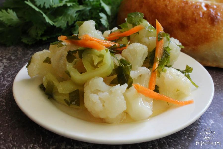 Маринованная цветная капуста с овощами по-корейски