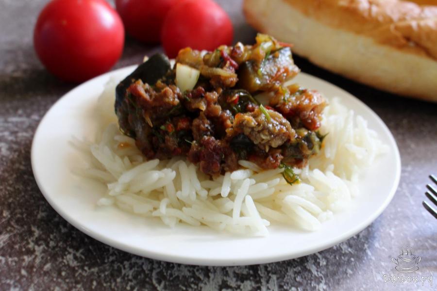 Тушеные овощи с мясным фаршем на сковороде