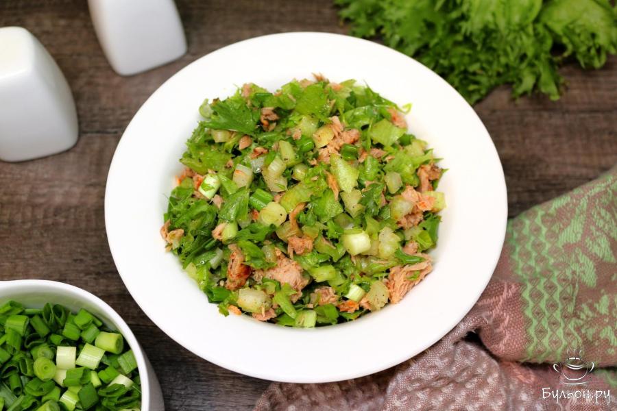 Салат с сельдереем и тунцом