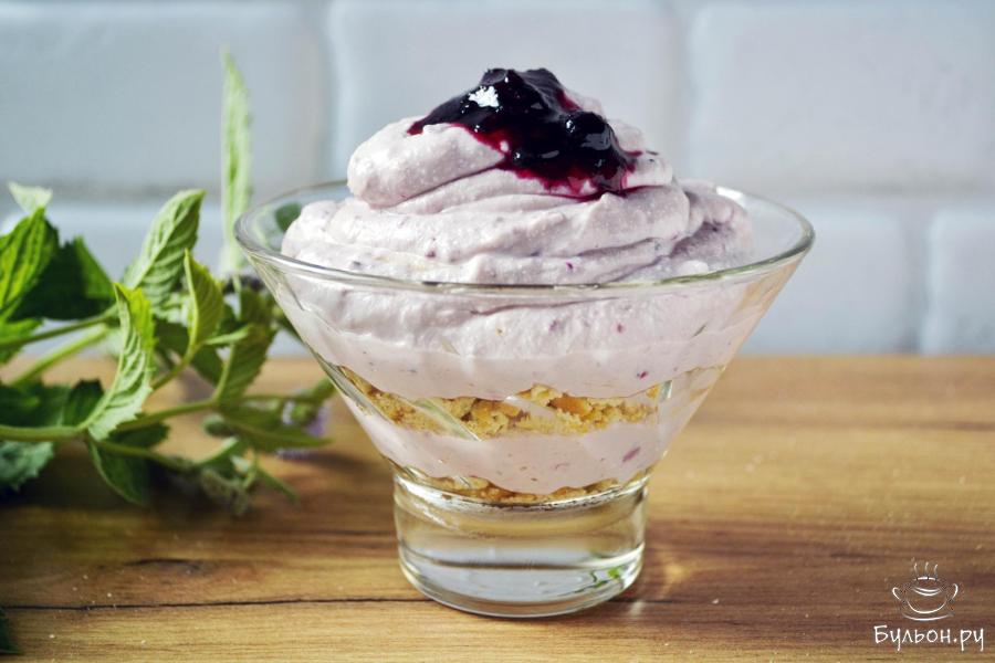 Десерт из творога, крыжовника и печенья, без выпечки