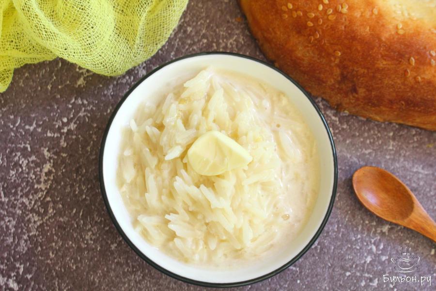 Молочная рисовая каша с бананами
