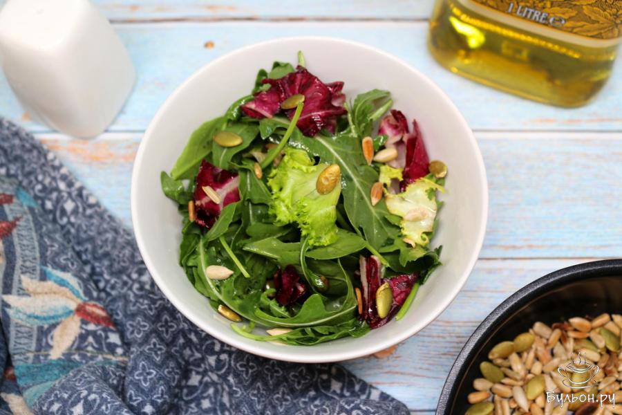 Зеленый салат с семенами