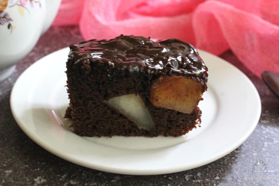 Шоколадный пирог с яблоками
