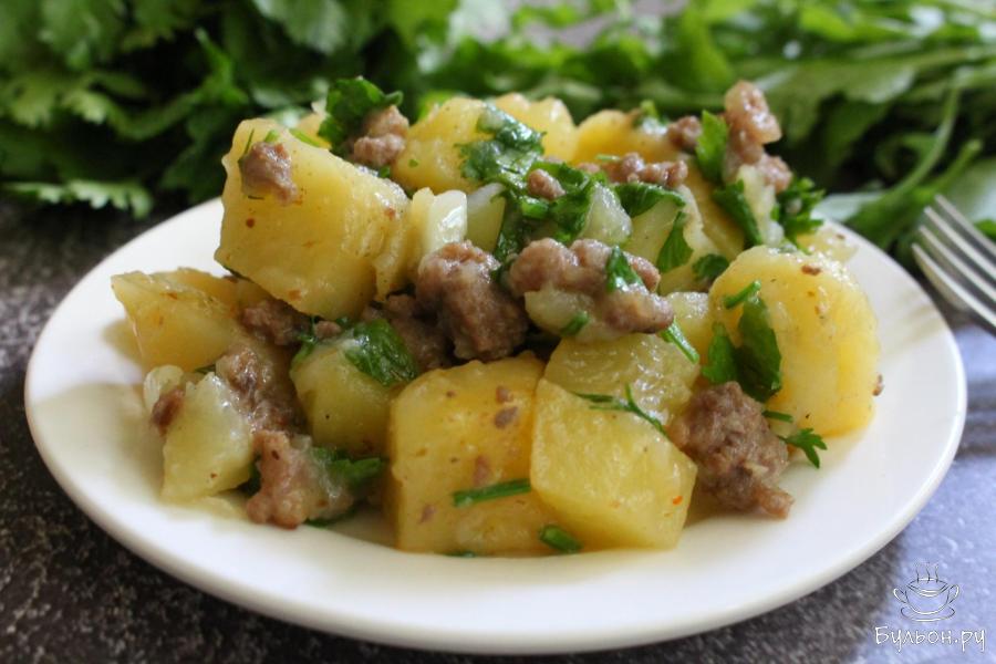 Тушеная картошка с мясным фаршем