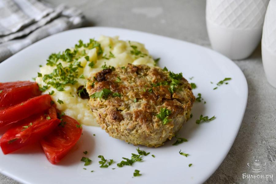 Котлеты из мясного фарша с кабачком на сковороде