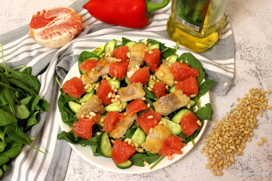 Салат с минтаем и грейпфрутом