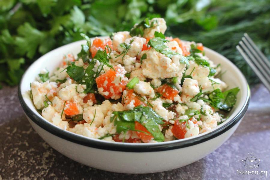 Закусочный зернистый творог с лососем и укропом