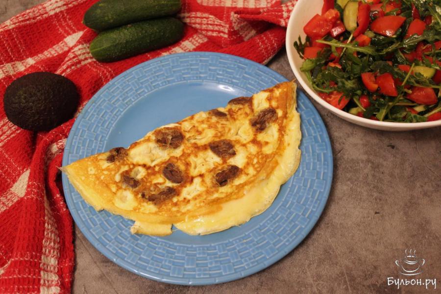 Омлет с куриными сердечками и сыром