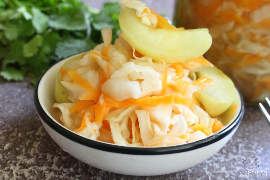 Квашеная капуста с яблоками в домашних условиях