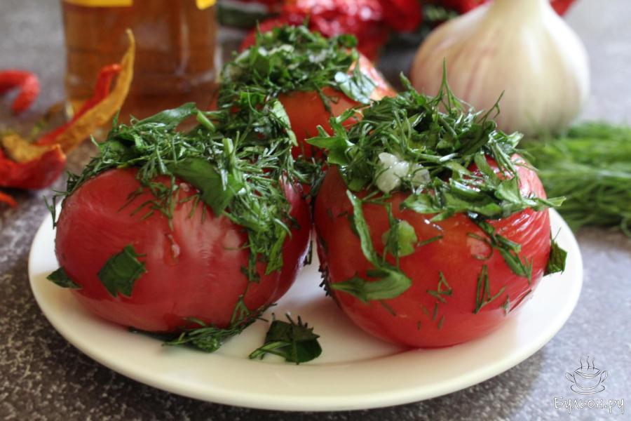 Малосольные помидоры "Однодневки" с чесноком и зеленью