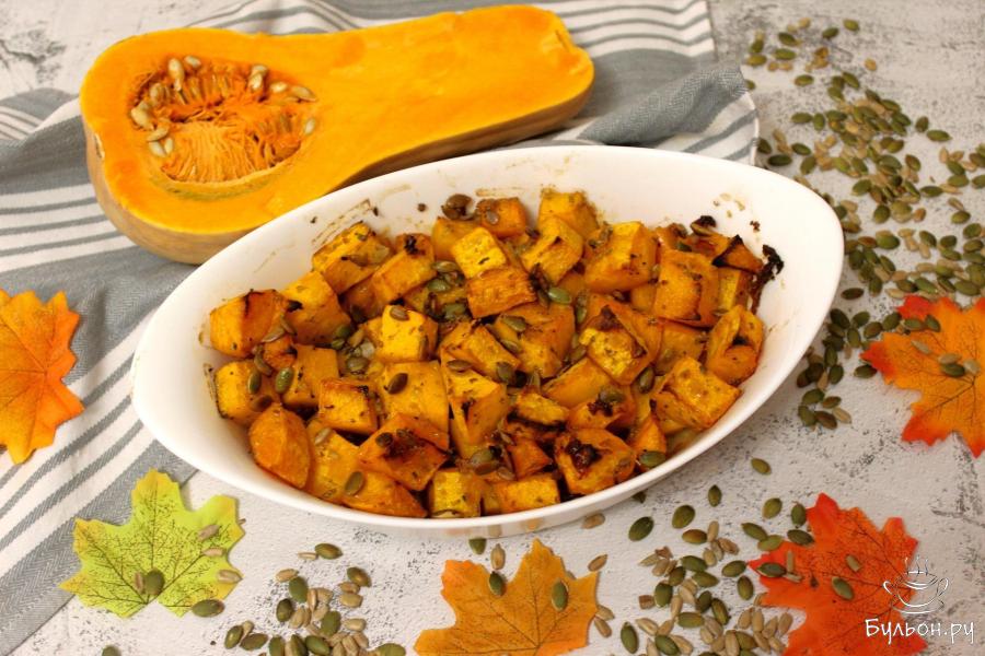 Запеченная тыква с орегано и тыквенными семечками