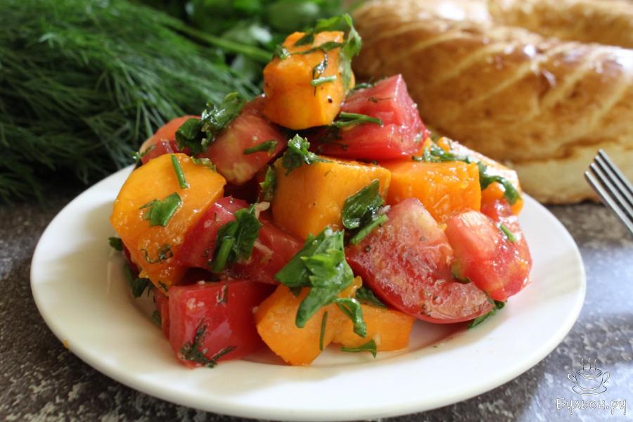 Салат из запеченной тыквы с помидорами